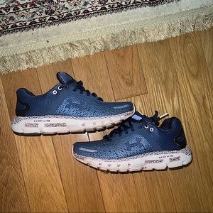 Womens UA HOVR infinite 2 running shoes